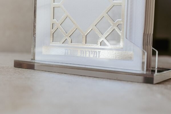 ⁦מעמד לברכונים מהקריל צבע כסף⁩ – תמונה ⁦3⁩