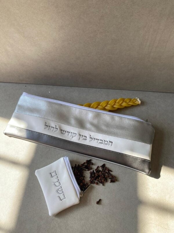 סט להבדלה לבן עם צבע כסף
