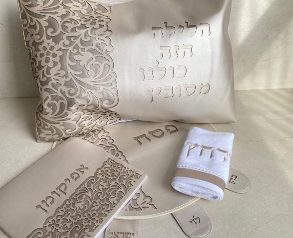סט 4 חלקים דמוי עור עם חתוכי לייזר צבע ברונזה