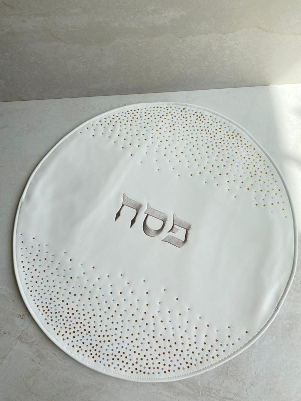 כסוי למצות ולקערה לבן עם שיבוץ אבנים